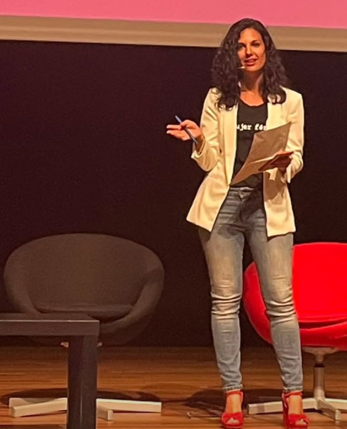 consultora especializada en igualdad, género y derechos sociales